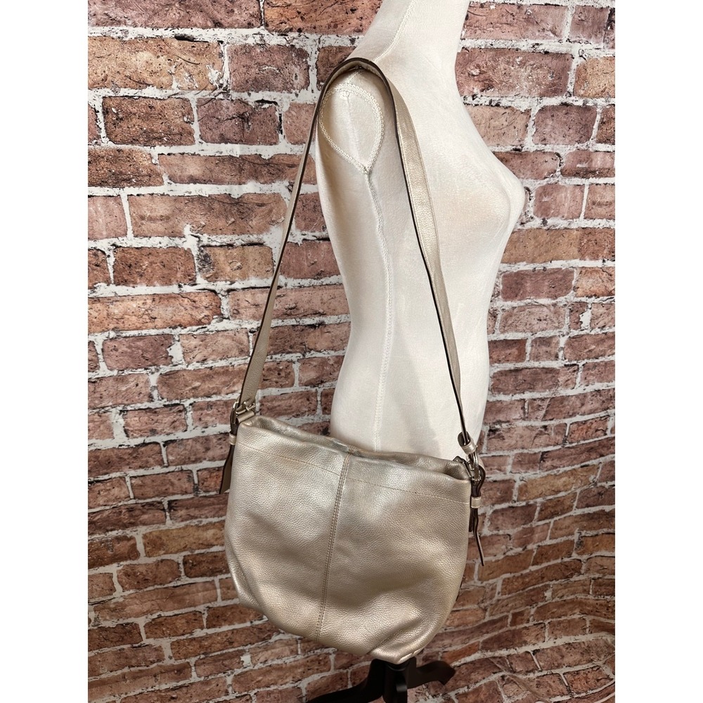 Coach 15064 Metallic Silver Pebbled Leather Adj crossbody Hobo Bag 2004 Y2K